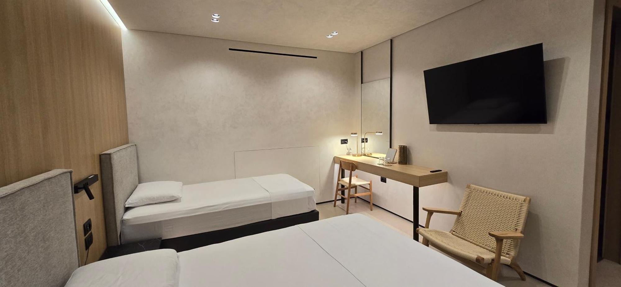 Lion Gate Hotel Sarande Ngoại thất bức ảnh